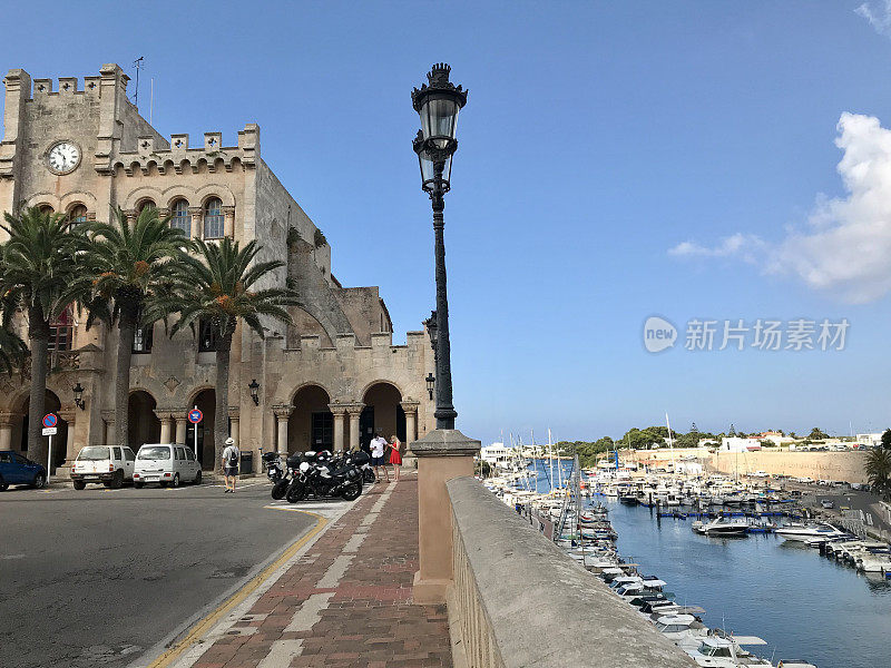 西班牙——Menorca - Ciutadella de Menorca——位于Ciutadella老城和港口的小街道